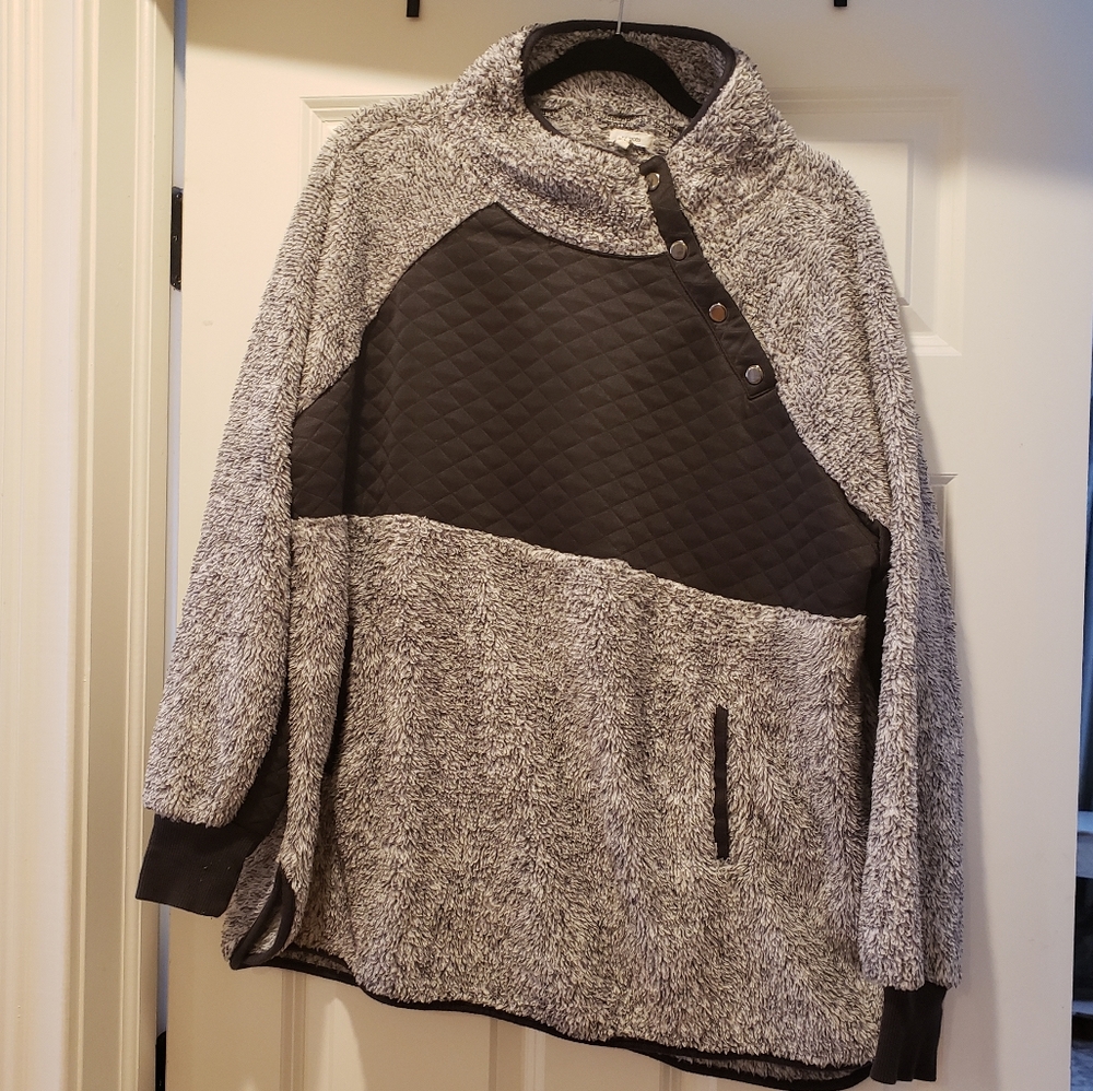 Maurices, fleece, Marbled gray and quilted black color block,  pockets,  size 1X